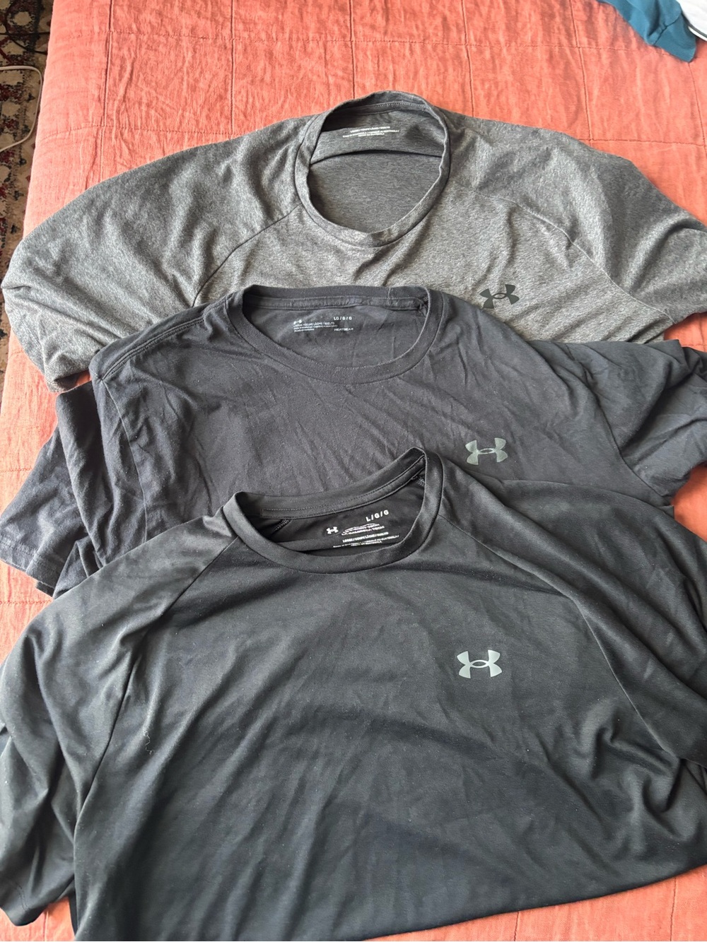 Lot of 5 Under Armour & Adidas Gym Shirts - Picture 3 of 3